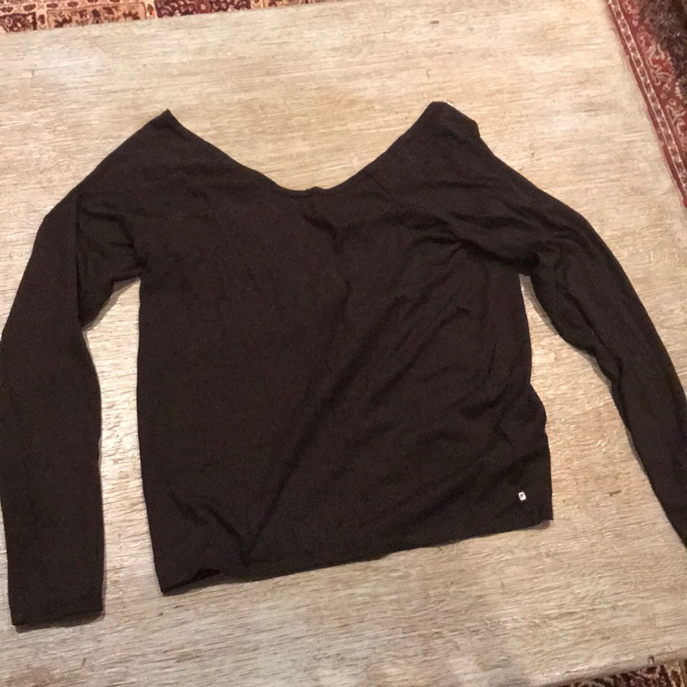 Black yoga top